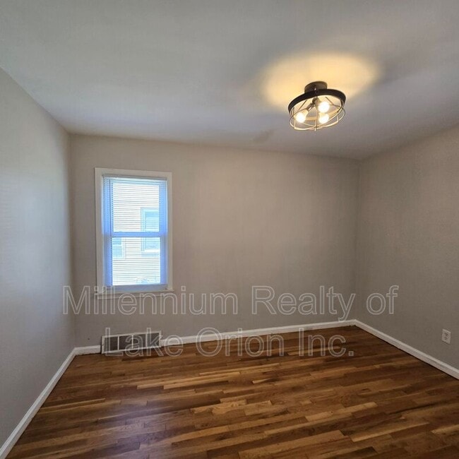 Building Photo - 136 W Princeton Ave