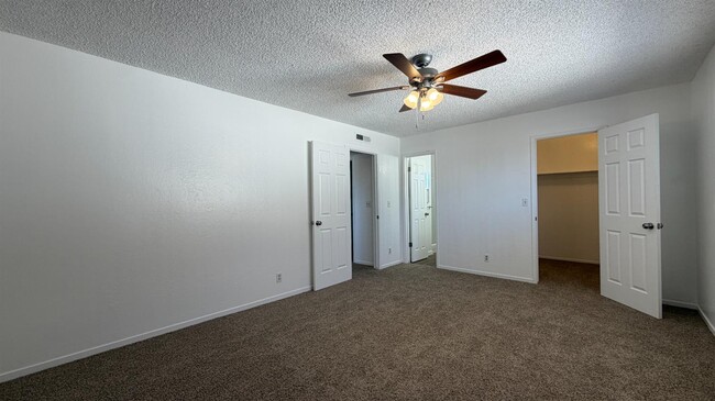 Building Photo - 2514 E Andrews Ave