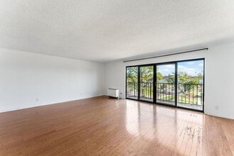 Building Photo - 1150 River Rd