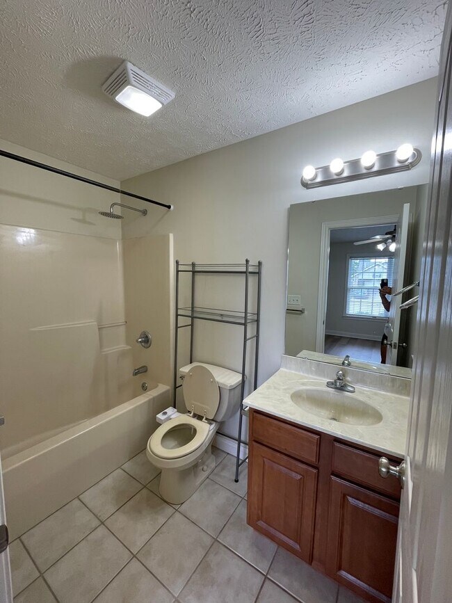 Building Photo - Three Bedroom Single Family Home - West La...