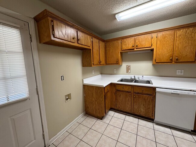 Building Photo - 150&amp;152 Rogers Drive, Rome, GA 30165