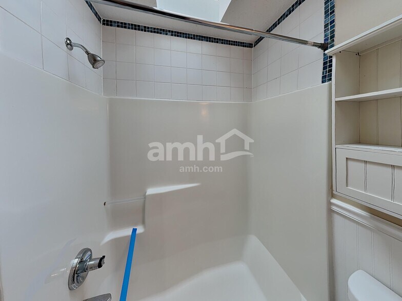 Building Photo - 105 Elmwood St