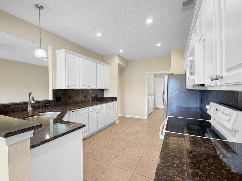 Building Photo - 7 Tallow Dr