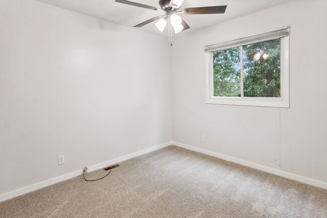 Building Photo - Fully Remodeled South Lincoln 4 Bedroom