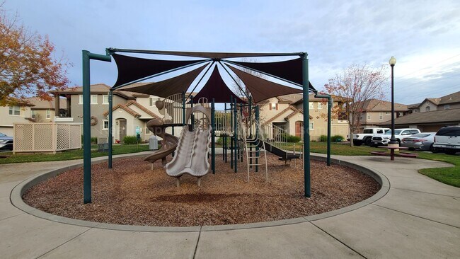 Building Photo - 3 bedroom, 3 bathroom condo at The Rivage ...