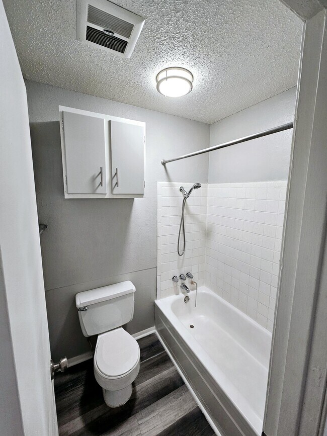 Building Photo - 1430 Cambridge Pl