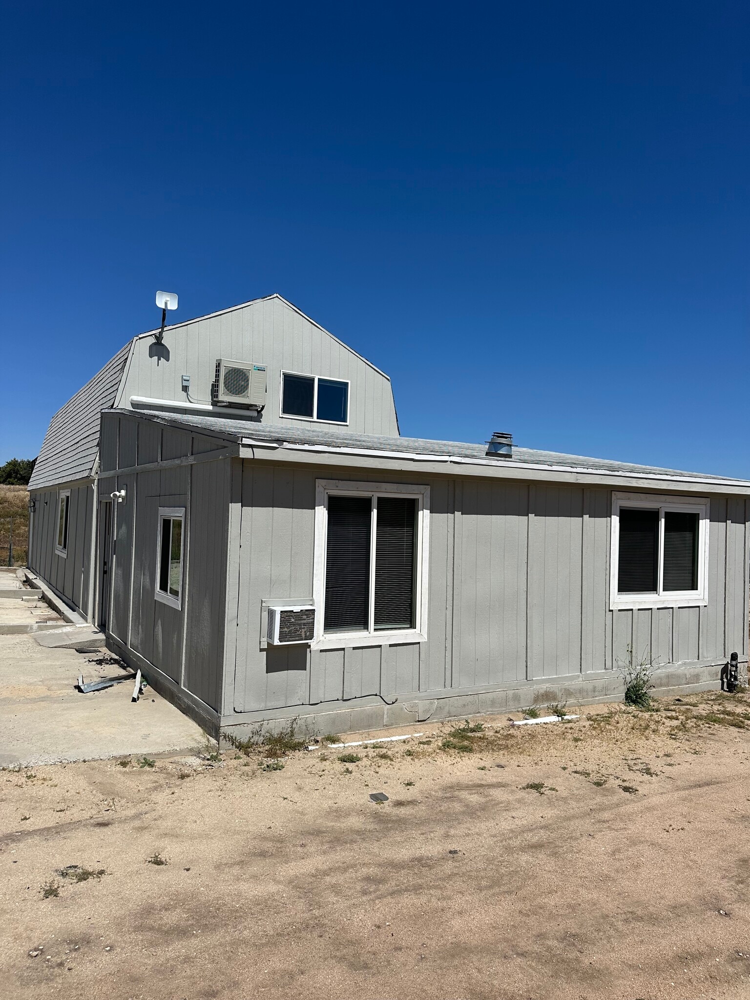 Building Photo - 1431 Tierra del Sol Rd