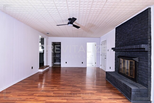 Building Photo - Updated 3 Bedroom/2 Bathroom Home in Mobile!