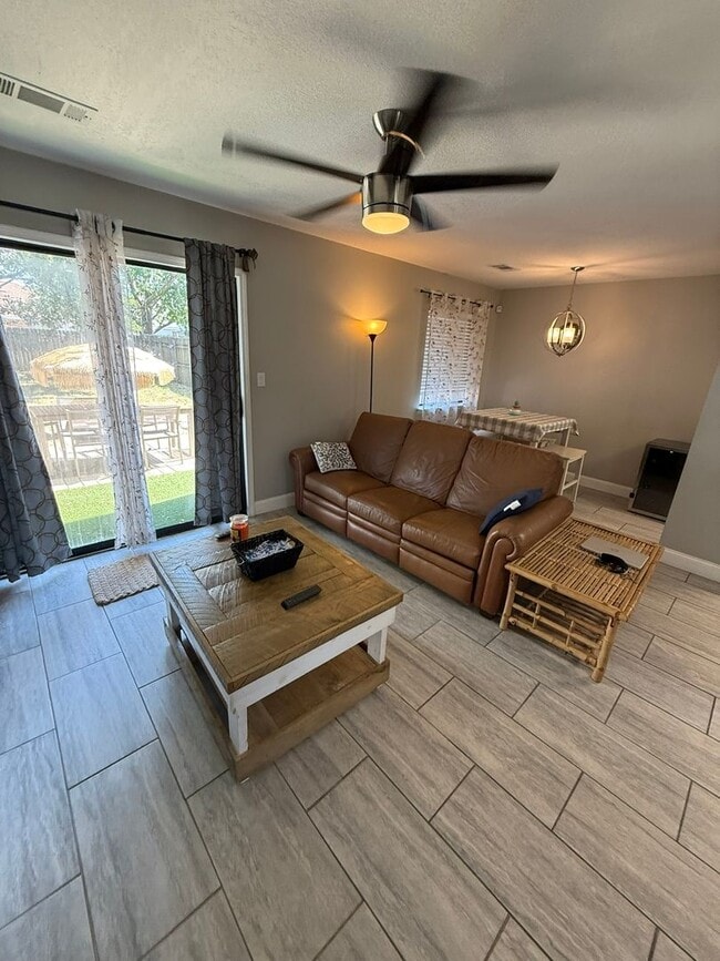 Building Photo - Destin townhome...AVAILABLE NOW!!!