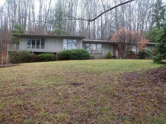 Building Photo - Family Home
