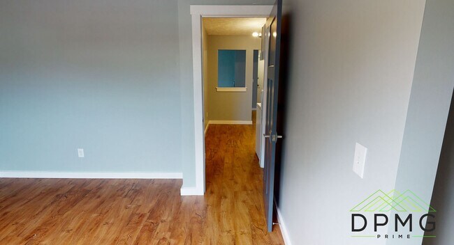 Building Photo - 326 E Hillsdale St