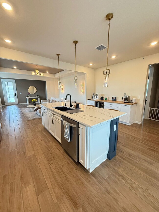 Building Photo - "Spacious 3-Bedroom Home in St. Cloud with...