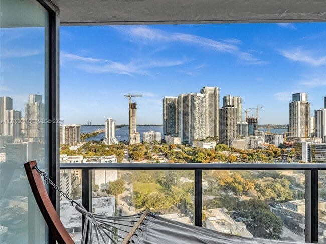 Building Photo - 121 NE 34th St