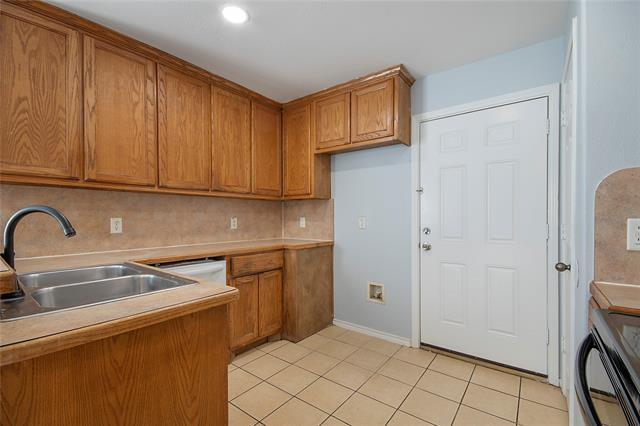 Building Photo - 1437 N Bluegrove Rd