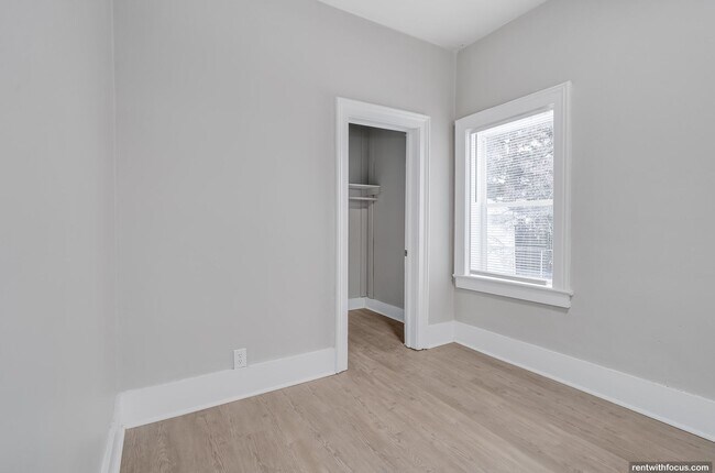 Building Photo - 818/818A Bowen St