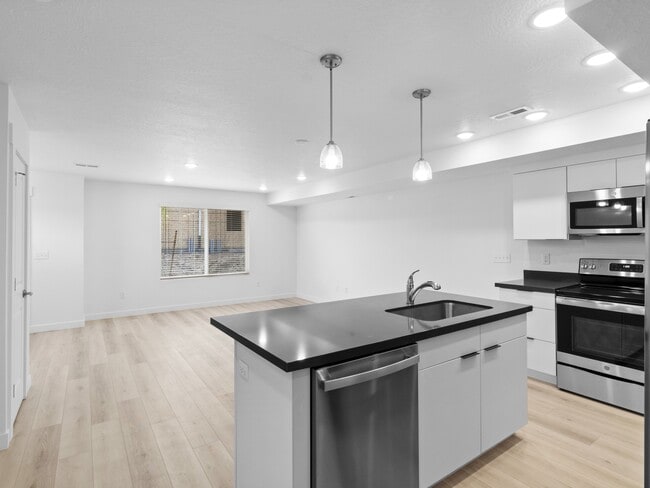 Building Photo - 1542 N 1870 E