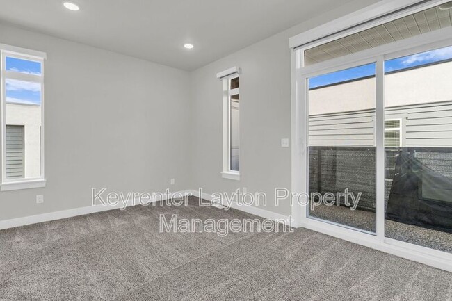 Building Photo - 453 E 690 S