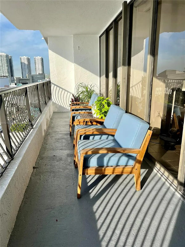 Building Photo - 555 NE 15th St