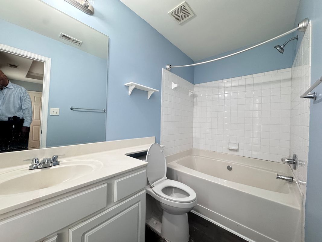 Building Photo - 5495 Hampton Ct