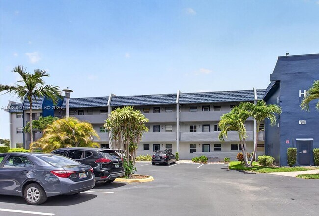 Building Photo - 7807 Golf Cir Dr