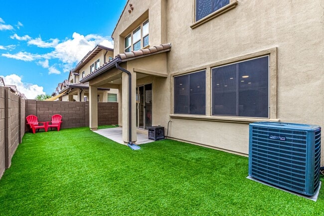 Building Photo - SONORAN FOOTHILLS 4 BEDROOM 2.5 SFH