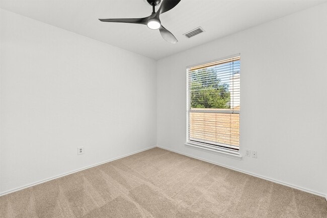 Building Photo - 4709 Thorntree Dr