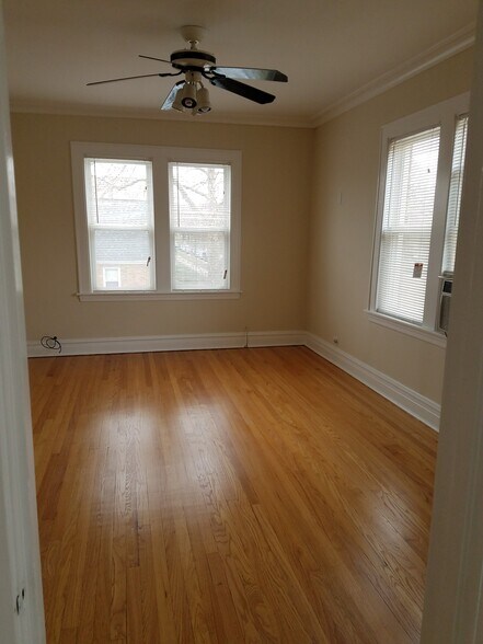 Building Photo - 4520 W Wellington Ave