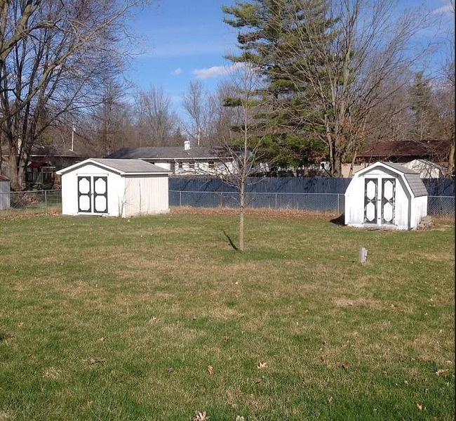 Building Photo - Gable