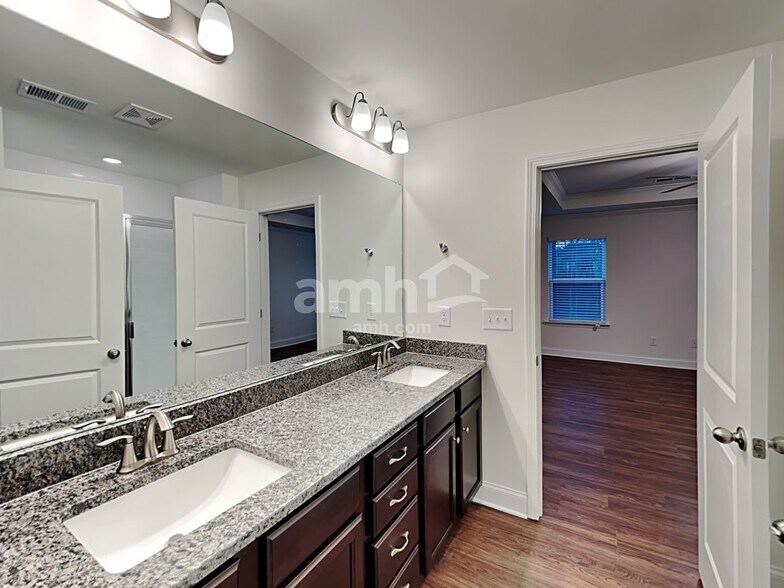 Building Photo - 8115 Brookbend Dr