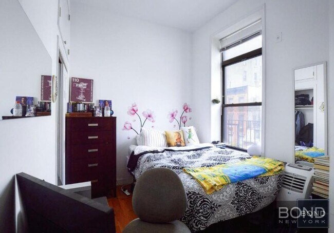 Building Photo - 3 bedroom in Manhattan NY 10003