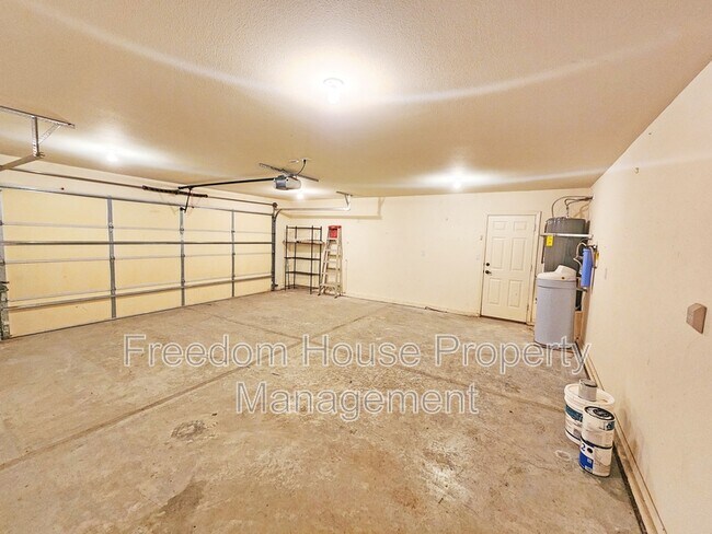 Building Photo - 3120 E Easy St
