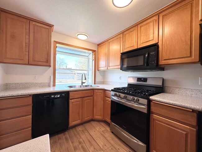 Building Photo - Newly Renovated Single-Family Home in Gresham! 3 Bed/1 Bath w/ Double Car Garage!