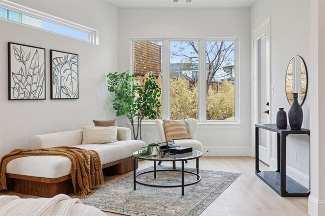 Building Photo - 3845 Van Ness Ln