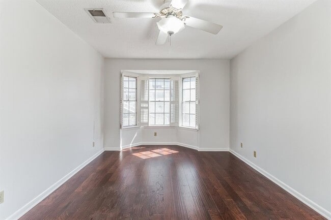 Building Photo - 1704 San Antonio St
