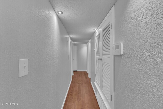 Building Photo - 7112 Ramada Dr