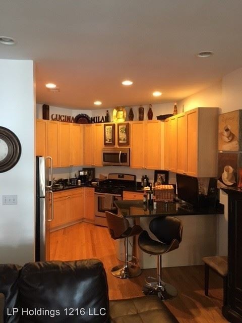 Building Photo - 1216 N LaSalle Dr