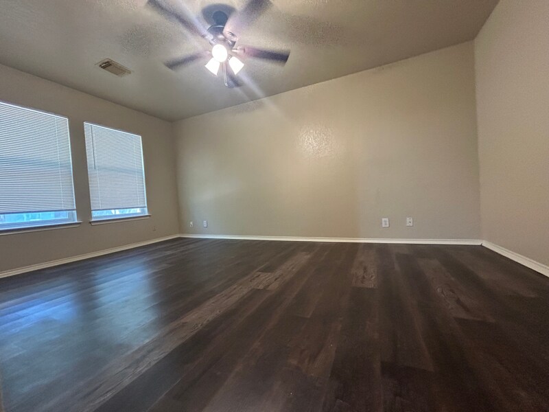 Building Photo - 10139 Amber Flora Dr