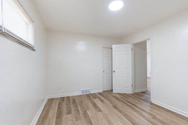 Building Photo - Updated 3 Bedroom Home for Rent with Garage & Fenced Yard