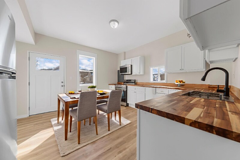 Building Photo - 204 E 2nd St