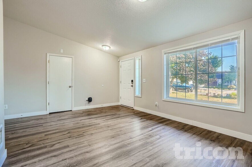 Building Photo - 803 NW 20th Cir