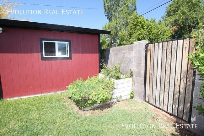 Building Photo - 7448 E Coronado Rd