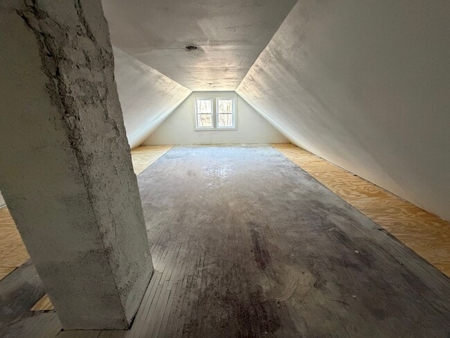 Building Photo - 2-3 bedroom house for rent in Morningside