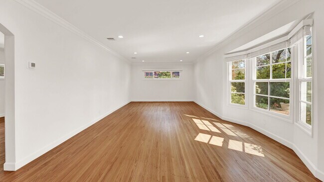 Building Photo - 2723 Barry Ave