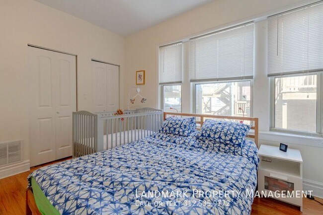Building Photo - 4853 S Vincennes-Unit 205