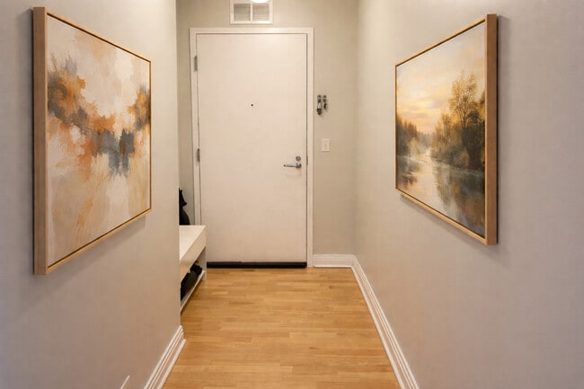 Building Photo - 565 W Quincy St