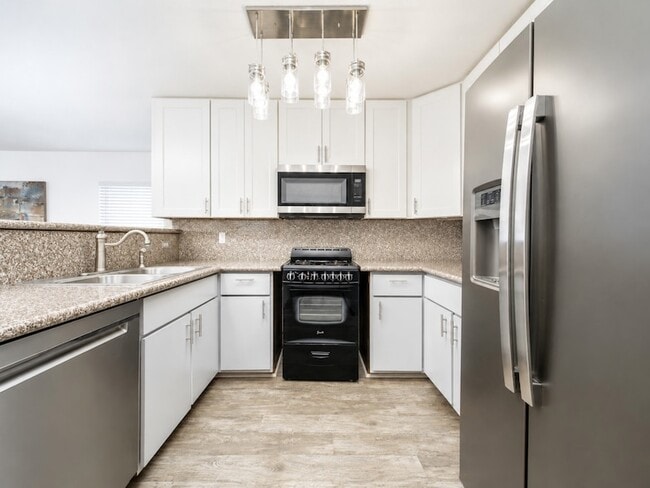 Building Photo - 6317 Heards Ln