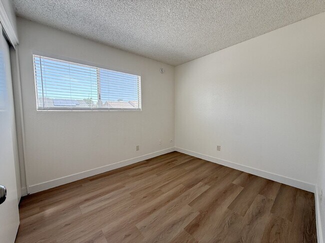 Building Photo - 15420 N 23rd Dr