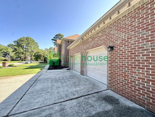 Building Photo - 948 Forest Lakes Cir