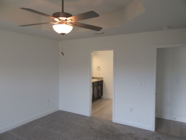 Building Photo - 3836 Redbud Wy