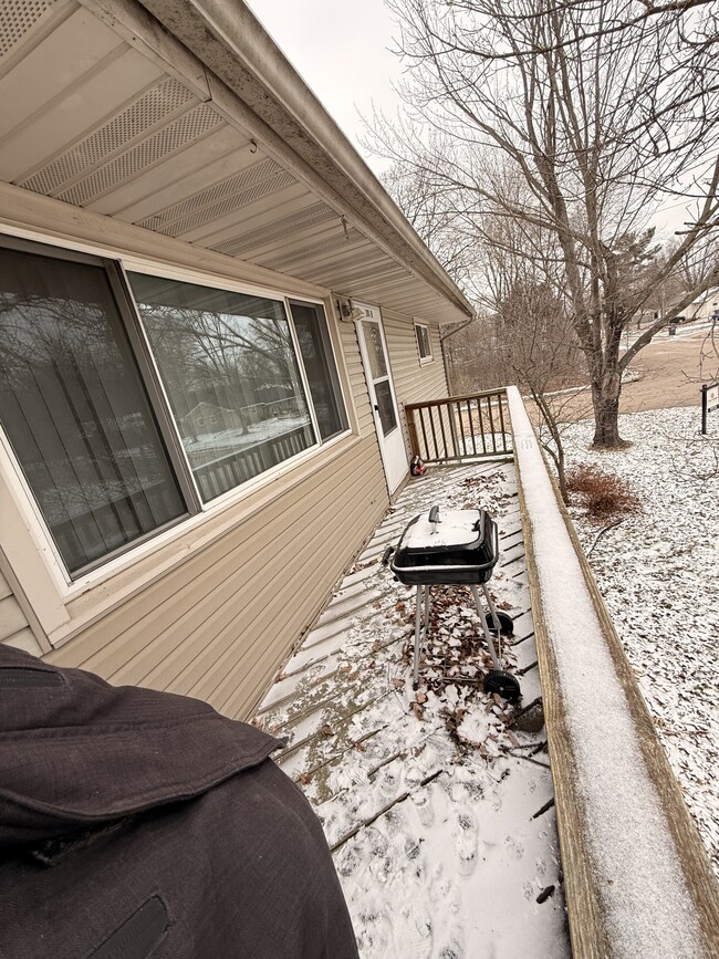 Building Photo - 310 Poplar St